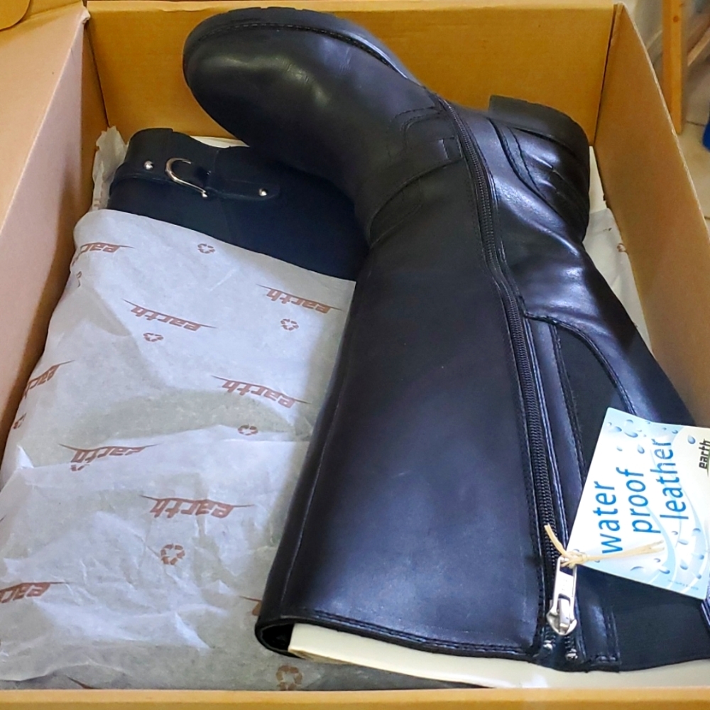 NWT Earth Moraine Black Waterproof Leather Boots. Size 6.5